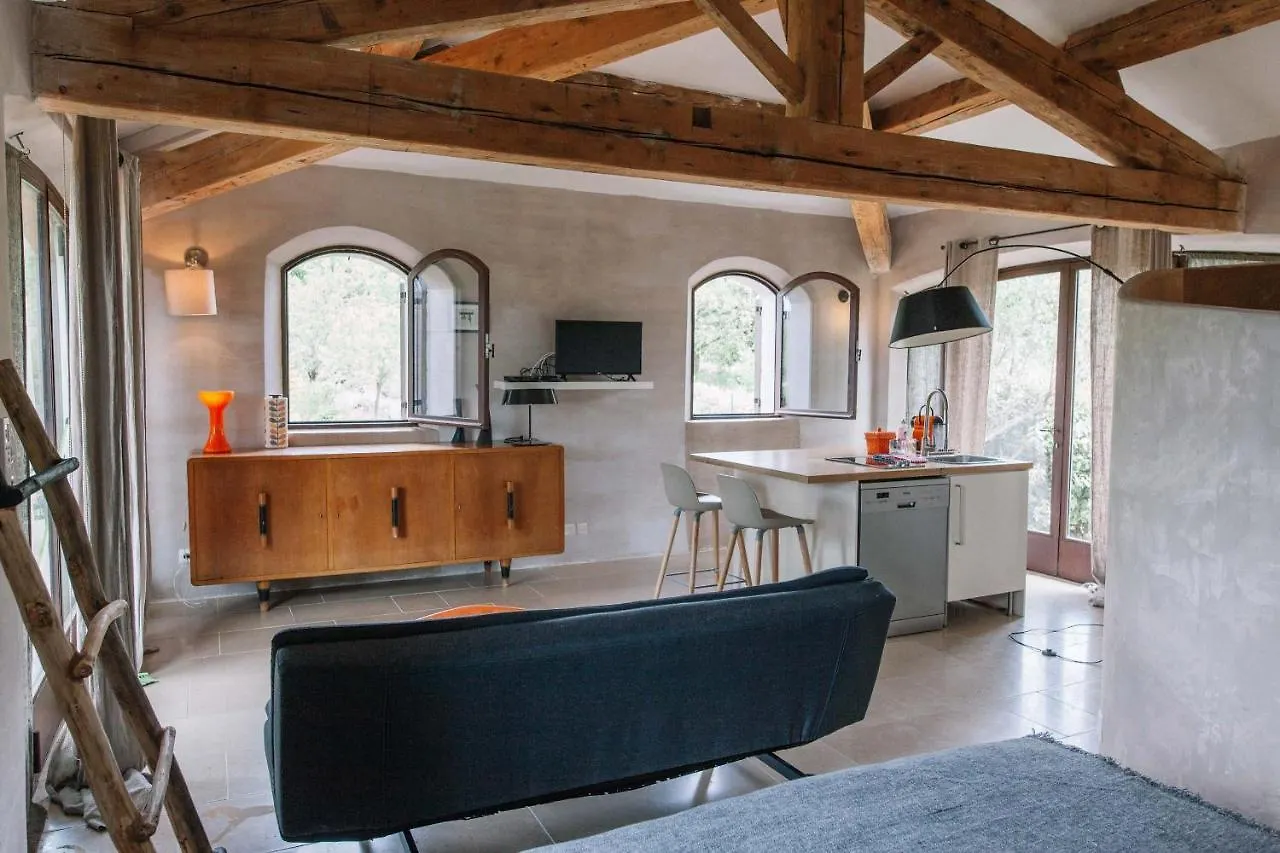 Le Mas De Cink Saint-Saturnin-les-Apt 0*,  France